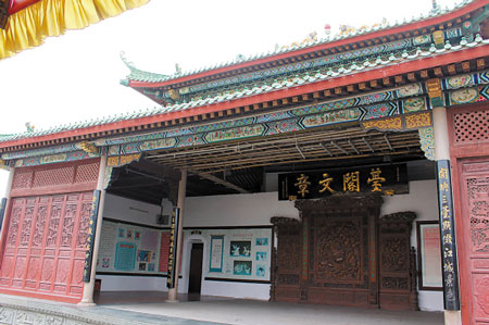 建于明万历五年的玄武山古戏台，以往专供正字戏演出（钟哲平/摄）